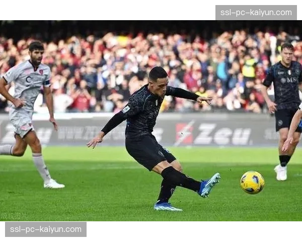 通讯：那不勒斯卫冕失败之夜，看台上的沉默与思考